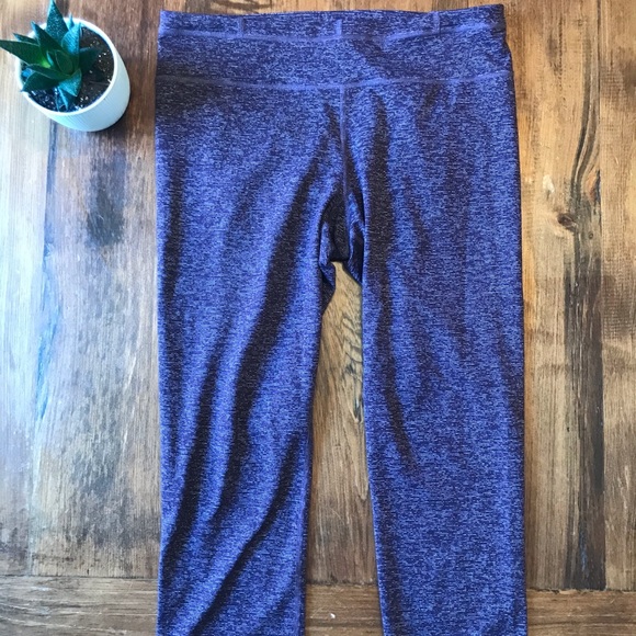 Under Armour Crops✨ - Picture 3 of 5